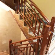 如何挑选到质优价廉的实木楼梯呢？
